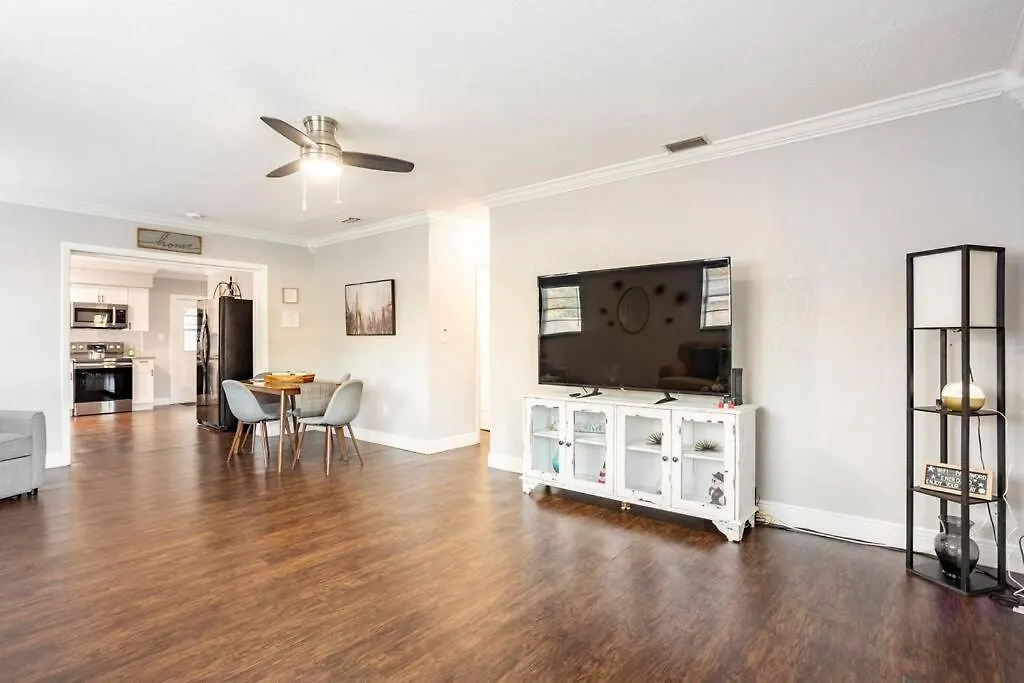 Entirehouse W/Bush Garden View_Private Heated Pool Villa Tampa